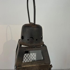 Farol de Hierro Vintage con Detalles Estrellados y Lunares - imagen 2