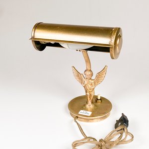 Lámpara de Escritorio con Figura de Angelito y Pantalla Dorada - imagen 2