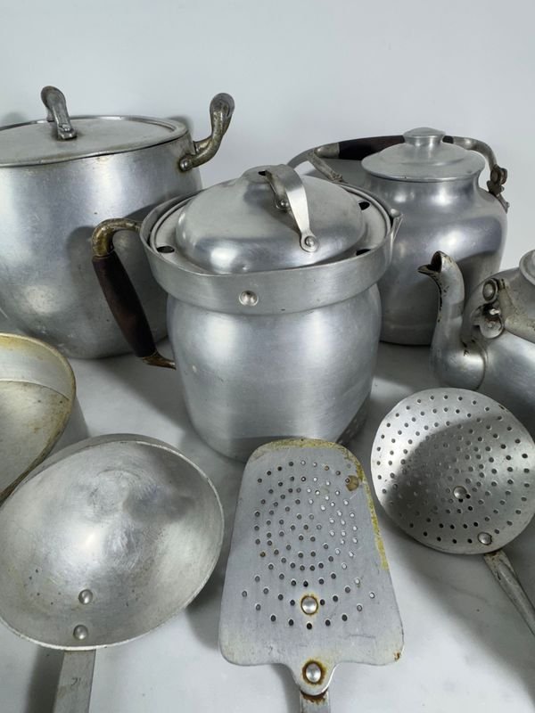 Gran lote de aluminio de cocina en buen estado - imagen 3