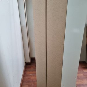 L 975 - Práctico armario multiuso de buen porte en color blanco con diseño moderno y minimalista, ideal para el hogar (Medidas - imagen 4
