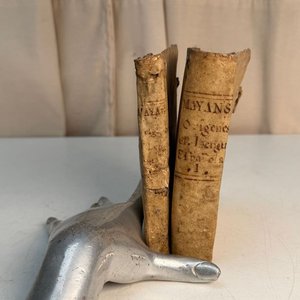 Lote anterior: Antiguos Tomos de 1737: Orígenes de la Lengua Española, Forrados en Cuero