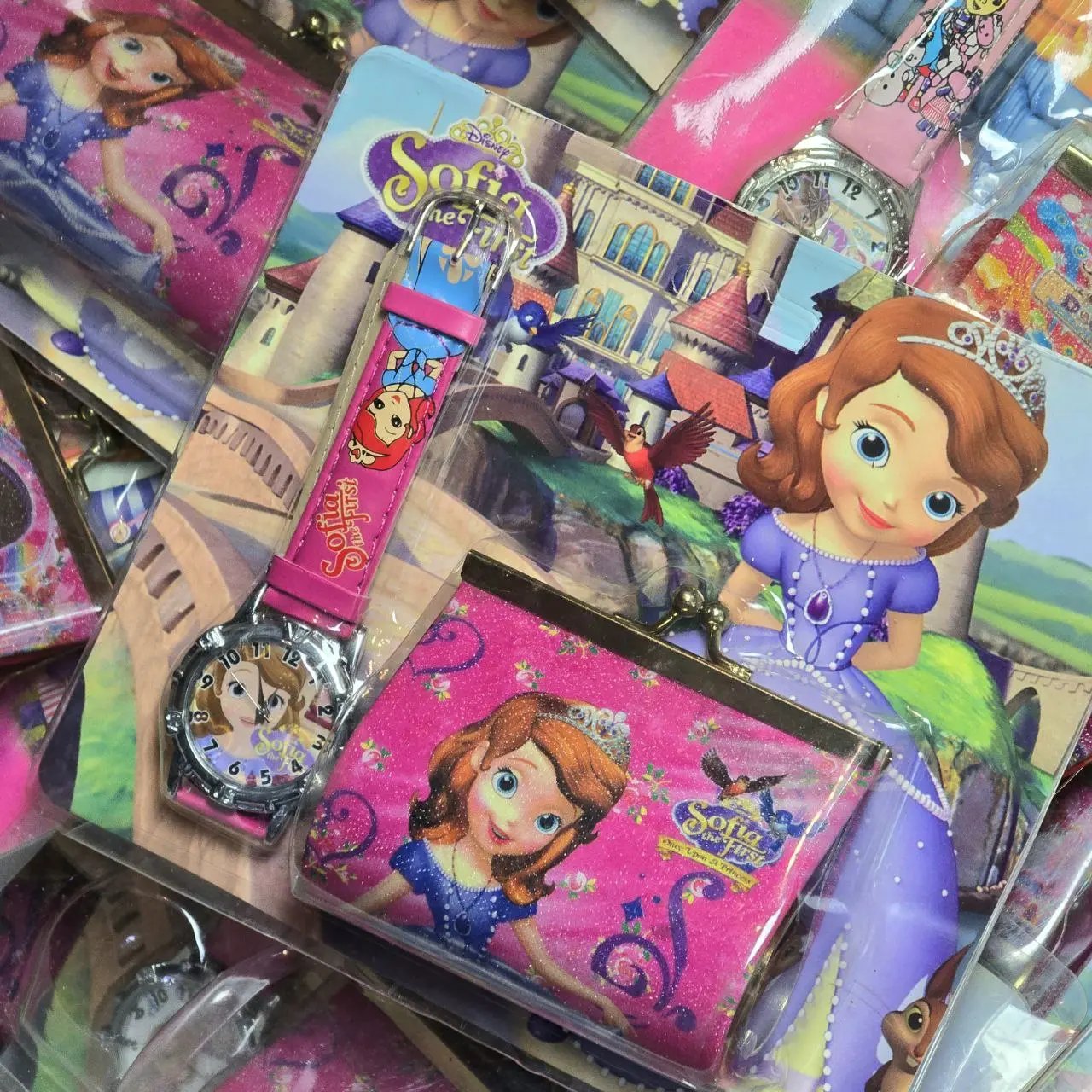 Set de monedero y reloj infantil con personajes temáticos - imagen 2