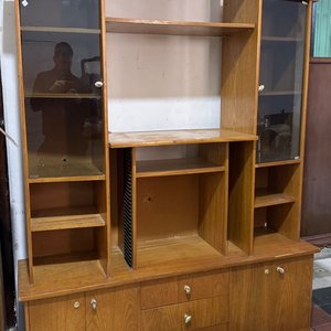 Lote siguiente: Mueble Modular de Madera con Estantes y Cajones