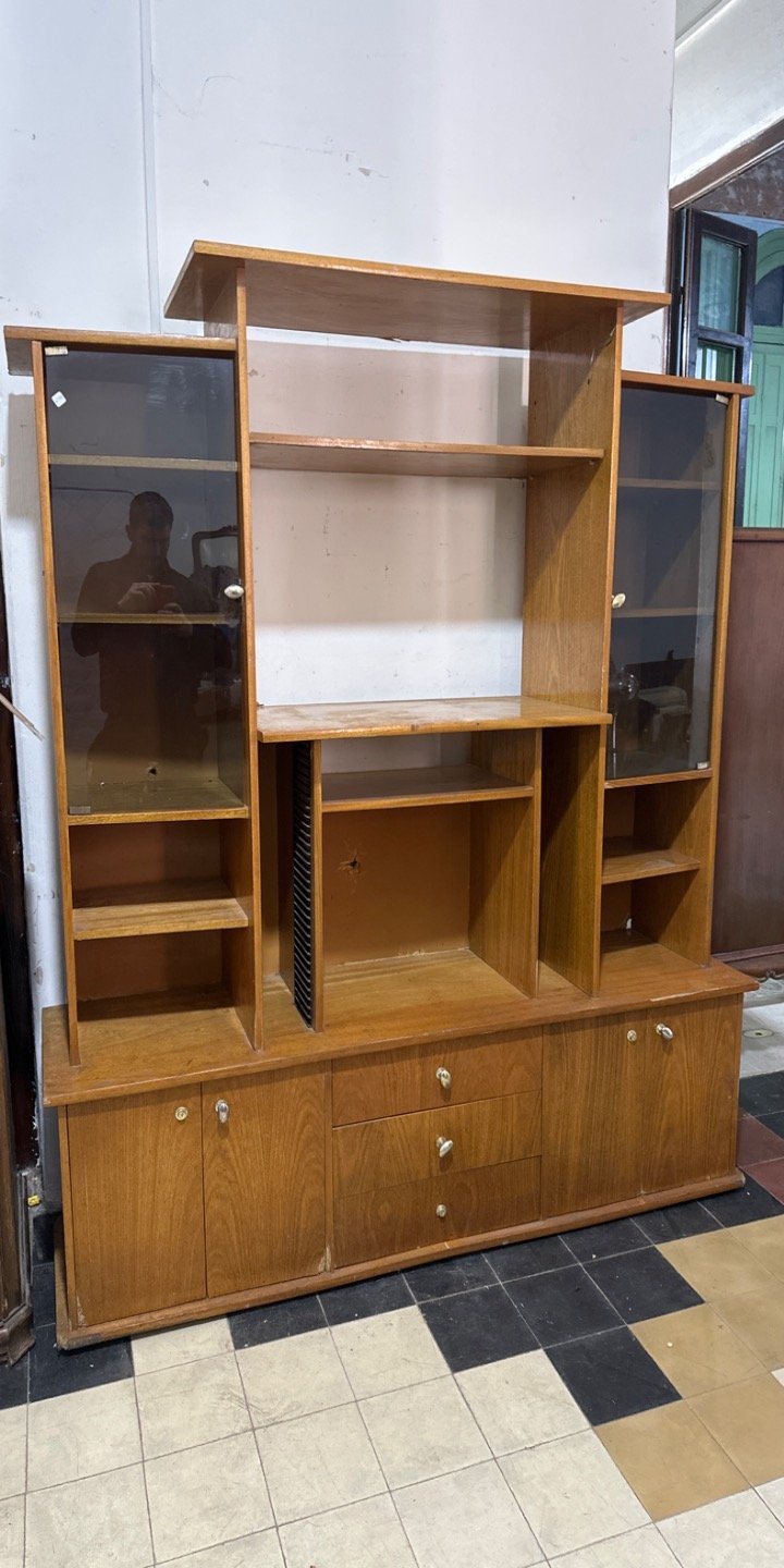 Mueble Modular de Madera con Estantes y Cajones
