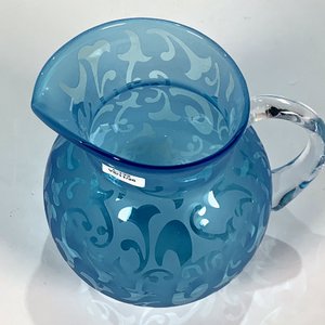 Jarra de Cristal Esmerilado Celeste con Decoración Arabesca - imagen 3