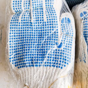 Cuarenta y ocho pares de guantes de hilo con punto en frente y dorso - imagen 2