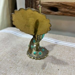 Figura Decorativa Pavo Real Dorado con Piedras Turquesa - imagen 2