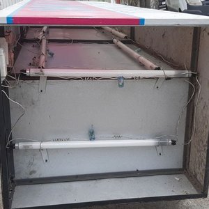 Cartel Luminoso "Innova Tecnología" en Lona y Chapa con Tubos Fluorescentes - imagen 3