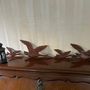 Lote siguiente: Figuras de Aves en Madera Tallada para Decoración