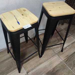 Set de 2 Bancos Altos Tipo Bar Tolix con Asiento de Madera - imagen 3