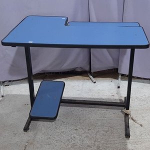 Escritorio Celeste para Computadora con Asiento y Reposapiés - imagen 1