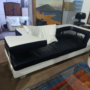 Lote anterior: Sofá Italiano de Diseño Formenti Wave Bicolor en Cuero y Aluminio con Mesa Integrada