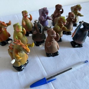 Colección de 11 Juguetes de Dinosaurios a Cuerda con Mecanismo de Marcha - imagen 2