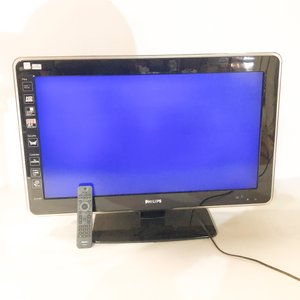 Televisor Philips de 32" con control remoto, funcionando - imagen 2