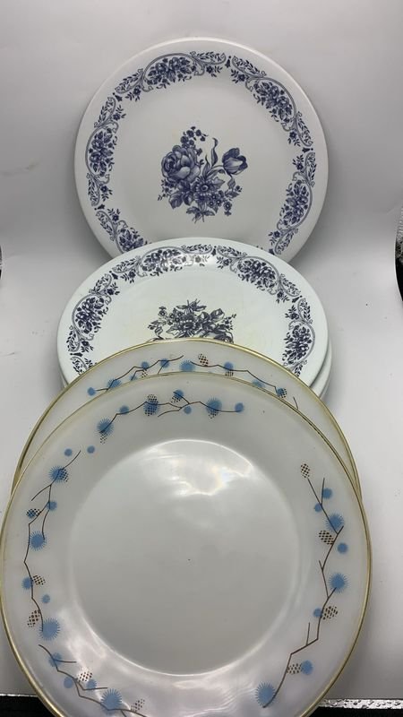 Lote anterior: Platos de porcelana con diseños florales