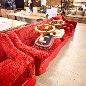 Lote anterior: Sofá de terciopelo rojo estilo Luis XV