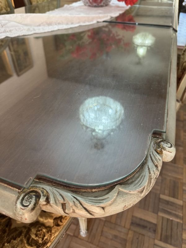 Excepcional juego de comedor estilo Francés con mesa extendible y 6 sillas tapizadas en Brocato - imagen 12