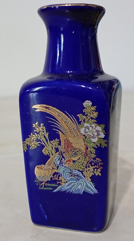 Lote siguiente: Jarrón de porcelana azul cobalto SANTINI con decoración de faisán