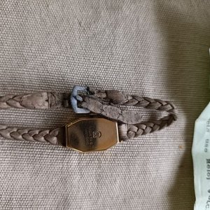 Reloj Antiguo de Dama Chapado en Oro con Correa de Cuero Trenzado y Boleta de Compra 1944 - imagen 3