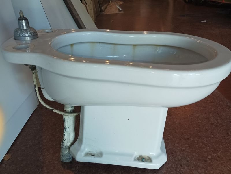 Bidet de Porcelana Blanca con Accesorios - imagen 4