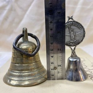 Lote de 2 Campanas: Cencerro Antiguo de Bronce y Campana Souvenir Estatua de la Libertad - imagen 5