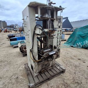Máquina Industrial Antigua para Procesamiento - imagen 1