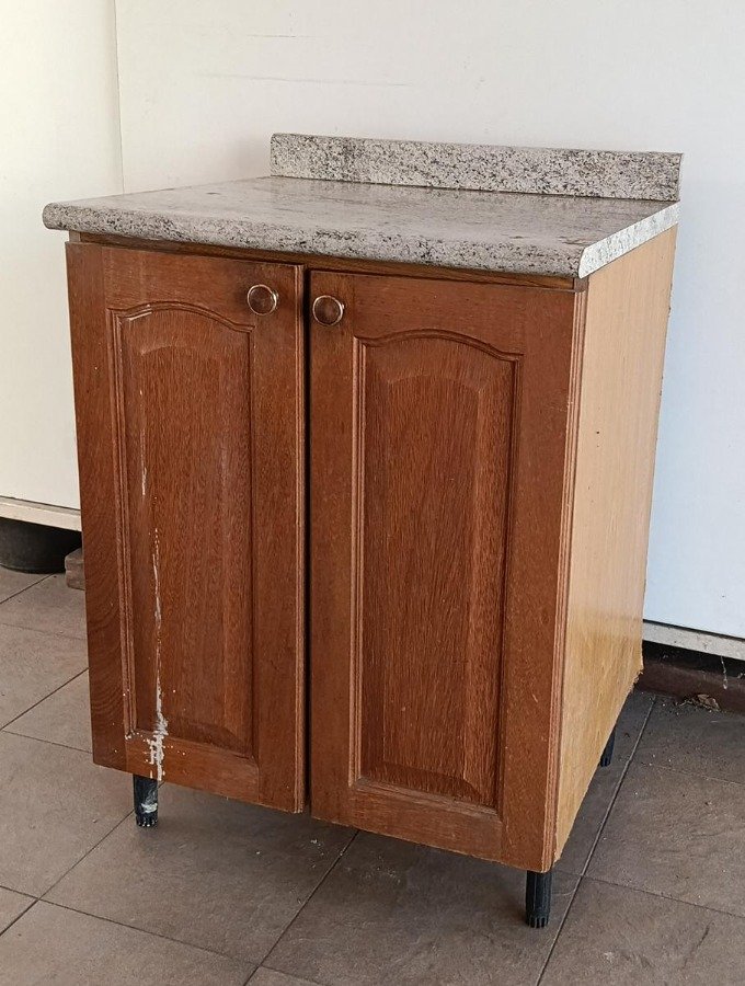 Mueble de Madera con Tapa Imitación Mármol y Dos Puertas
