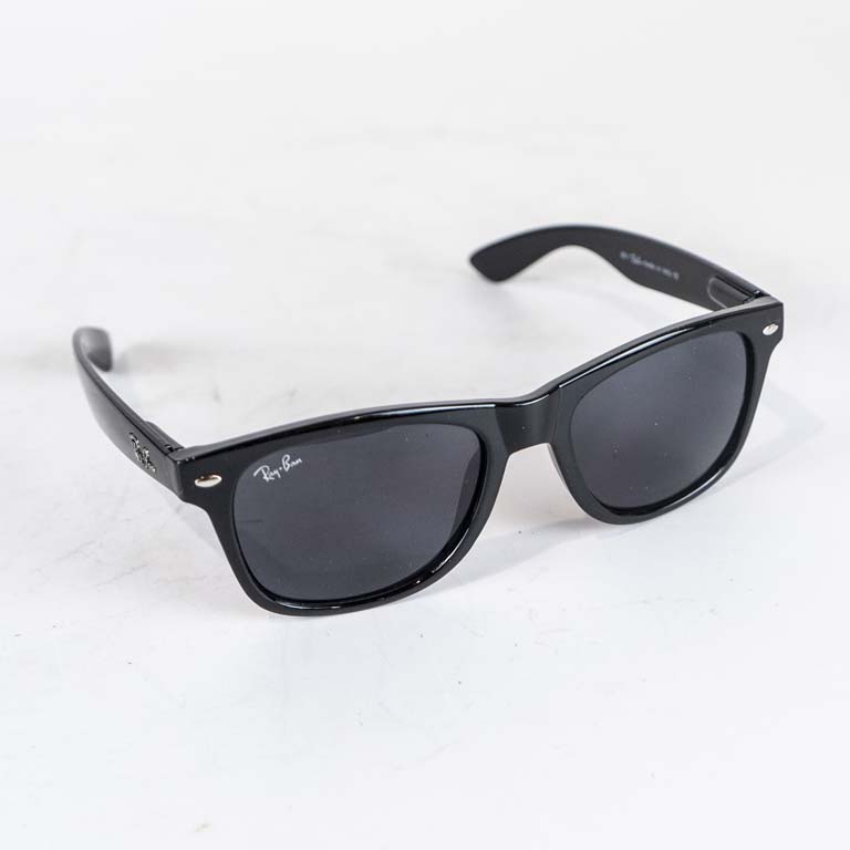 Lote siguiente: Par de lentes de sol 