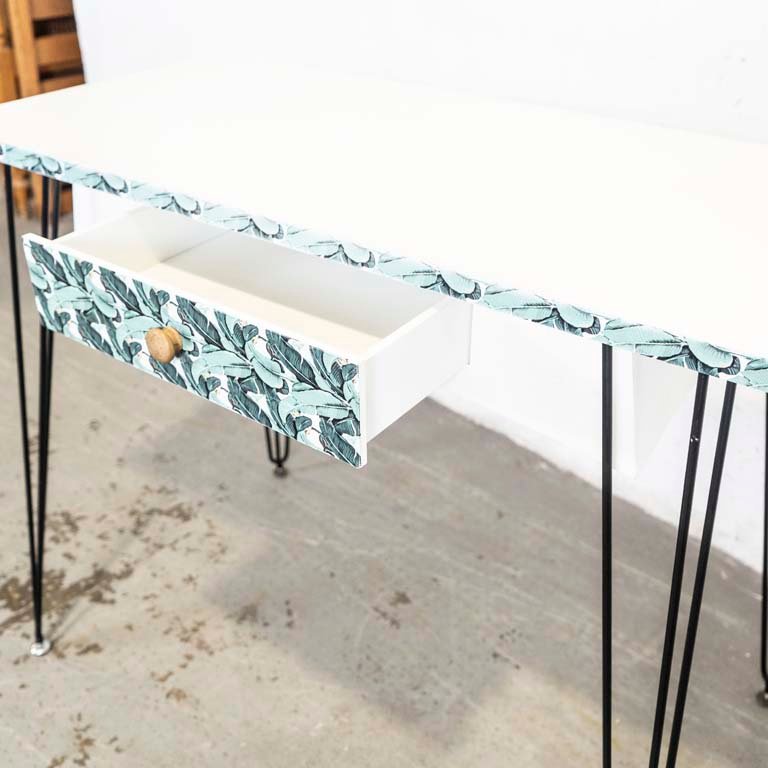Mesa de trabajo con cajón y patas metálicas - imagen 3