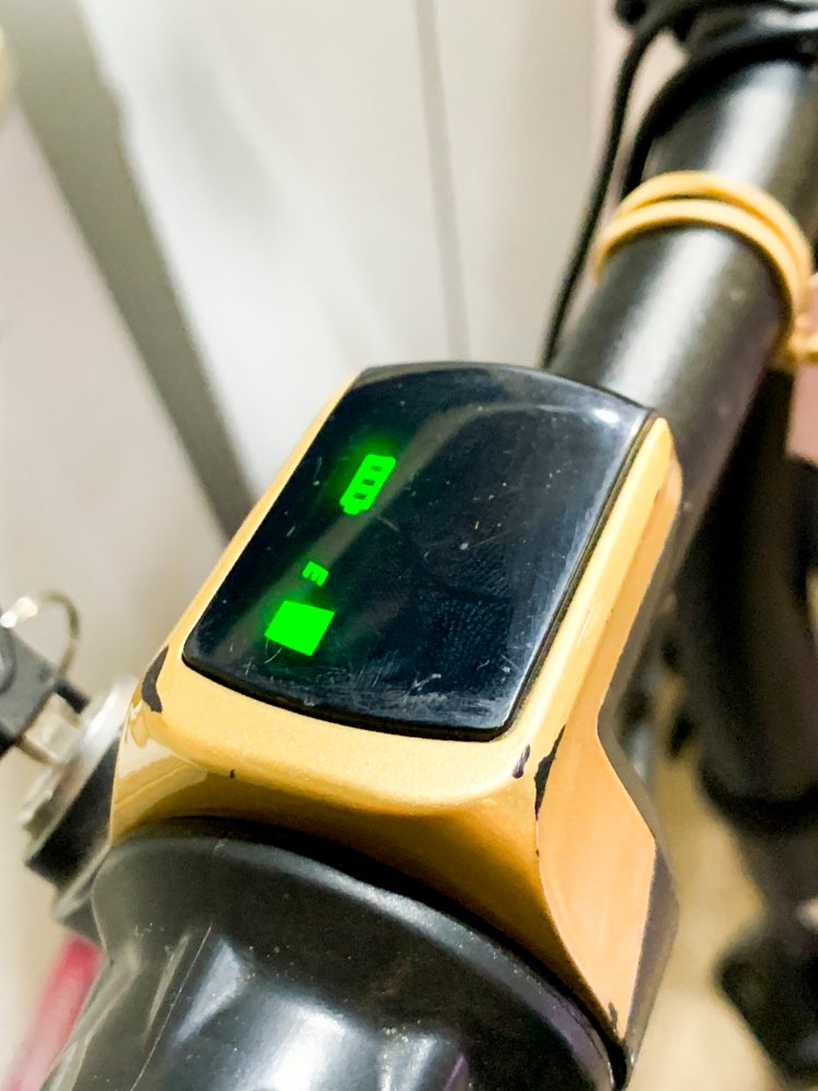 Bicicleta eléctrica con cargador y llave - imagen 3