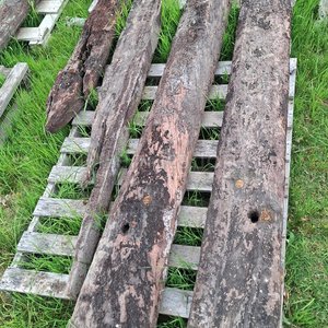 Lote anterior: Postes de Madera Rústica para Construcción o Decoración
