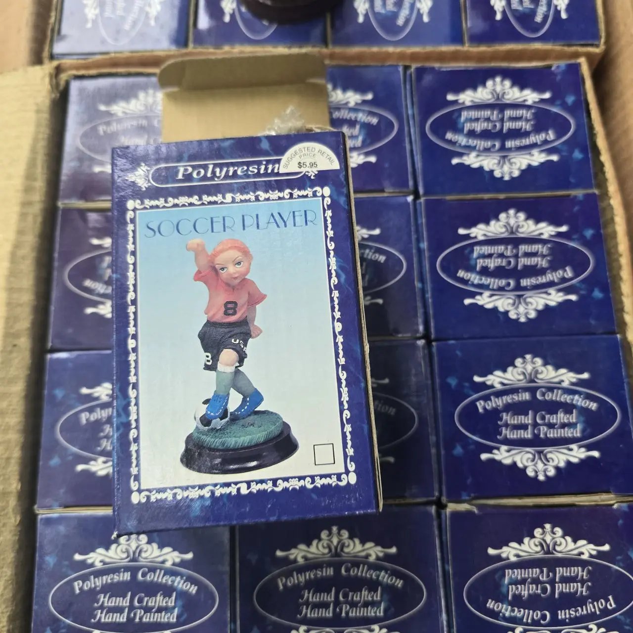 Item lote-126-caja-con-96-figuras-de-jugadores-de-futbol - Image 0