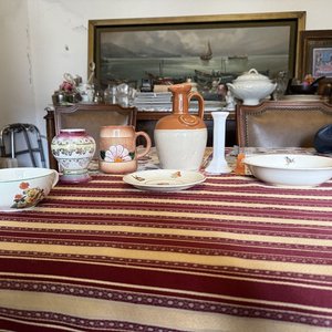 Lote de Artículos de Porcelana: Jarra, Taza, Florero, Candelero y Platos - imagen 3