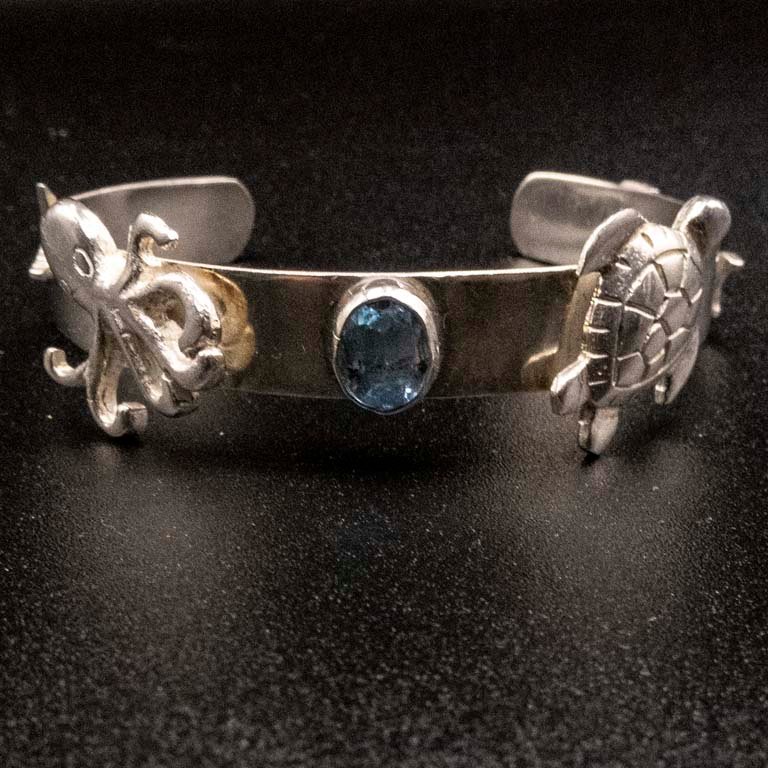 Pulsera Esclava de Plata 950 con Topacio y Dijes Marinos