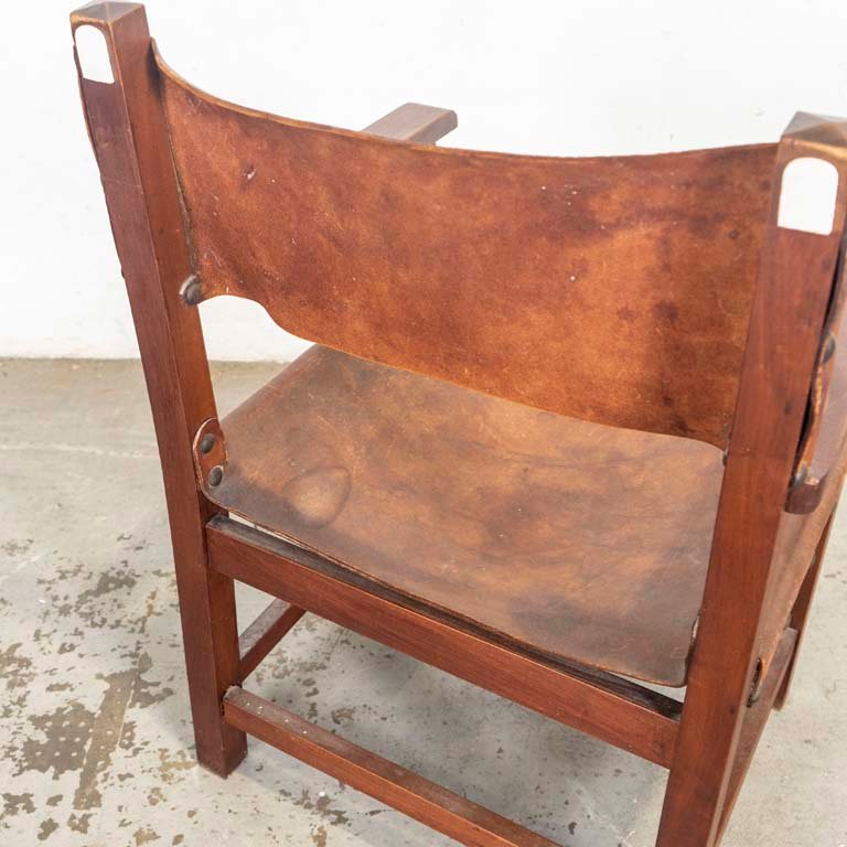 Sillón estufero de madera y cuero con detalles en el lustre - imagen 3