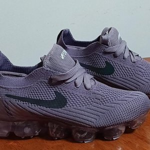 Championes Nike Air VaporMax Talle 2 Sin Uso - imagen 2