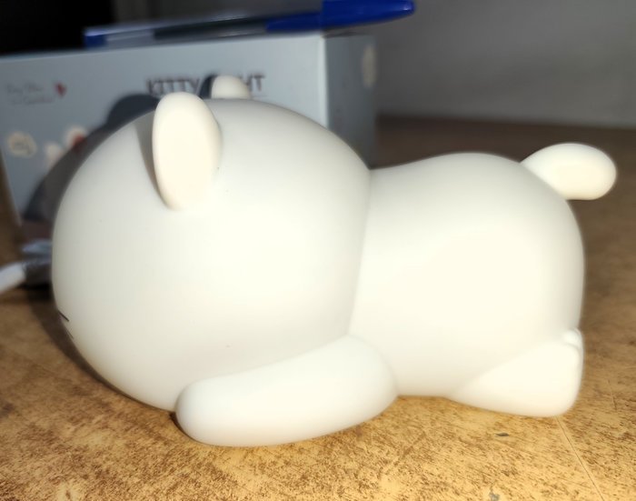 Lámpara LED Kitty, recargable y nueva - imagen 3