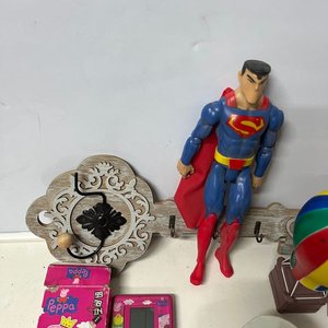 Lote Variado: Juguetes, Veladoras, Reloj, Tazas y Más - imagen 13