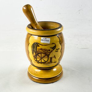 Lote siguiente: Mortero de Madera con Mazo y Dibujo de Carreta "Uruguay"