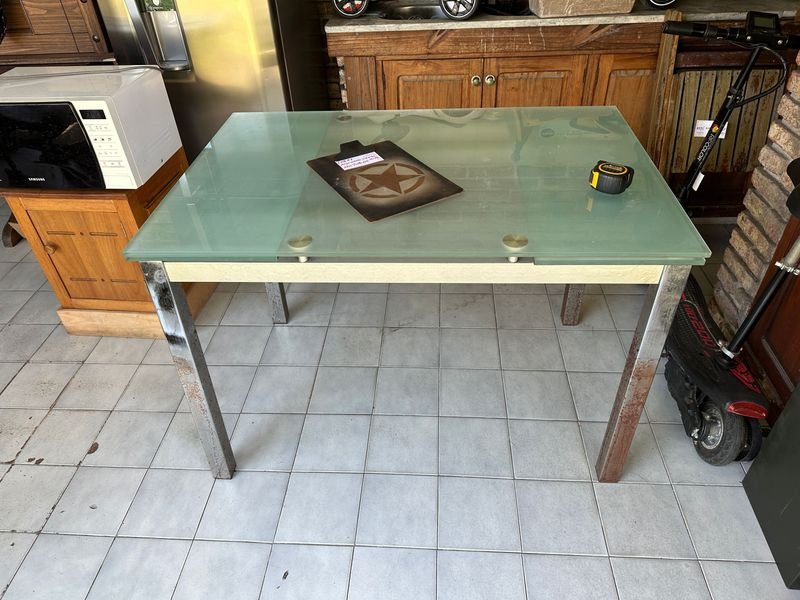 Lote anterior: Mesa de comedor extensible con 6 sillas y forros