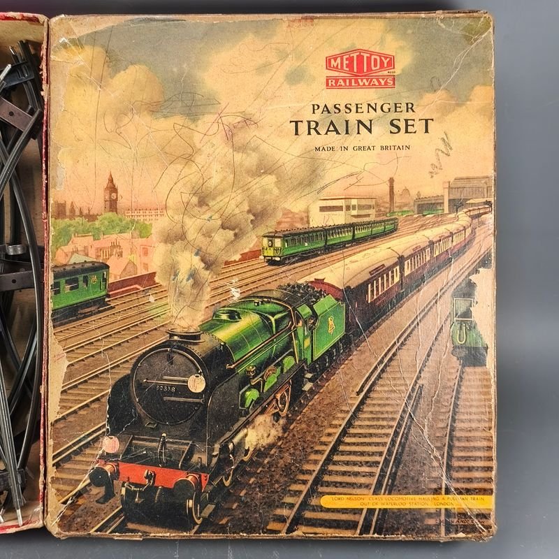 Tren de pasajeros Mettoy Railways en hojalata con mecanismo de cuerda - imagen 2