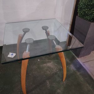 Mesa Ratona Vidrio y Madera con Patas Curvas Metálicas - imagen 5