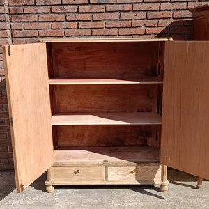 Aparador Estilo Inglés Enchapado en Raíz con Puertas y Cajones - imagen 4