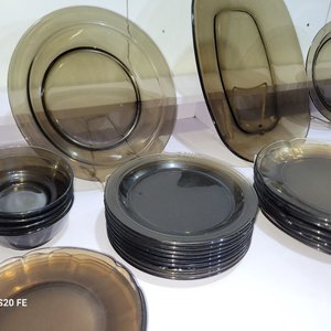 Juego de Vajilla de Vidrio Ahumado: Platos, Compoteras y Fuente Ovalada - imagen 3