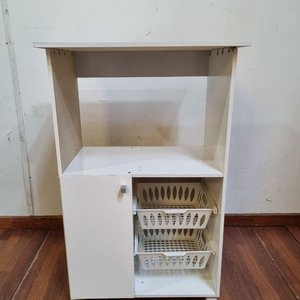 Lote anterior: Mueble Auxiliar Aéreo Blanco con Estantes y Canastos Plásticos Organizadores