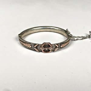 Lote anterior: Pulsera Infantil de Plata y Oro con Diseño Grabado