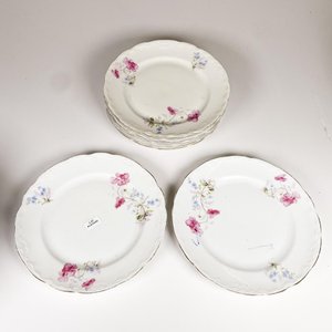 Siete Platos Llanos de Porcelana Alemana KPM con Decoración Floral - imagen 1