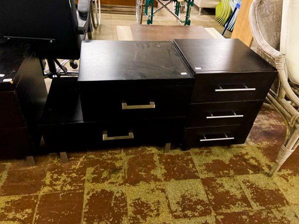 Mueble de cajones negro