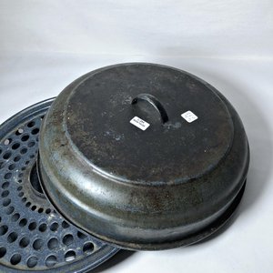 Horno de Metal Esmaltado Azul Oscuro para Cocina con Tapa y Base Perforada - imagen 2