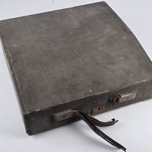 Antigua Máquina de Escribir Alemana con Estuche - imagen 5